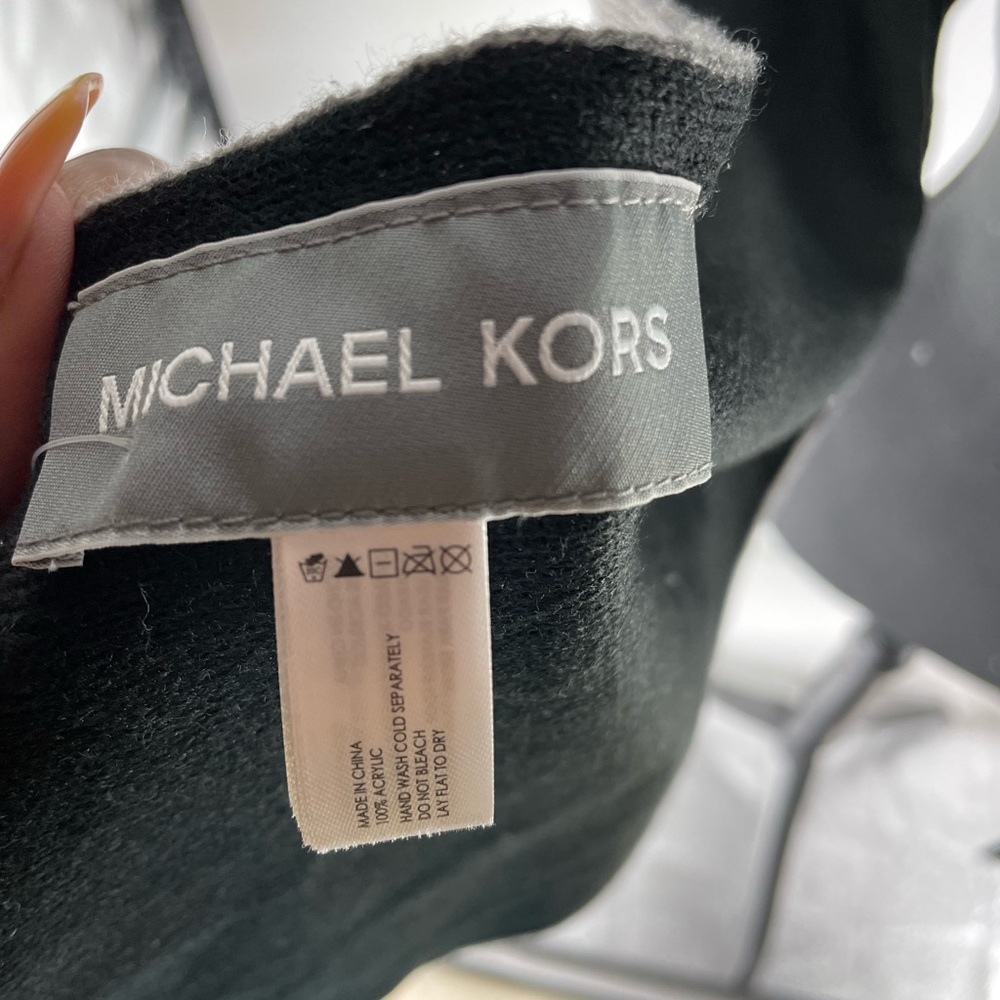 Michael Kors scarf - Picture 2 of 4